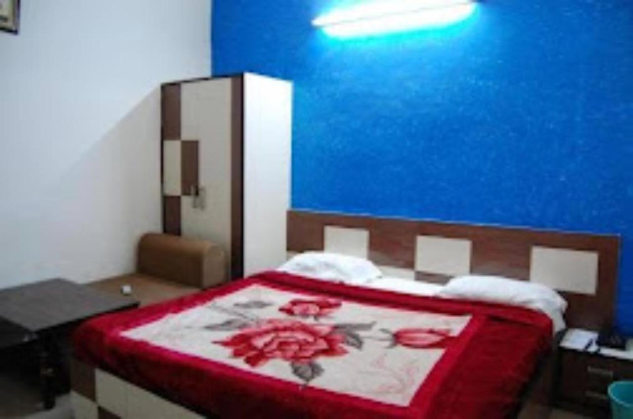 Hotel Goroomgo Viren Holiday Agra