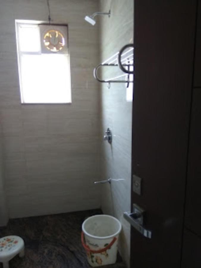 Hotel Goroomgo Viren Holiday Agra 3*
