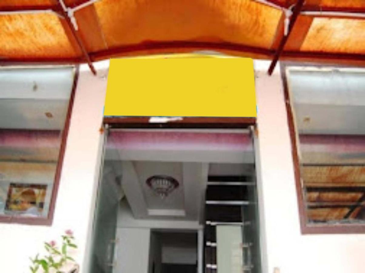 Hotel Goroomgo Viren Holiday Agra 3*